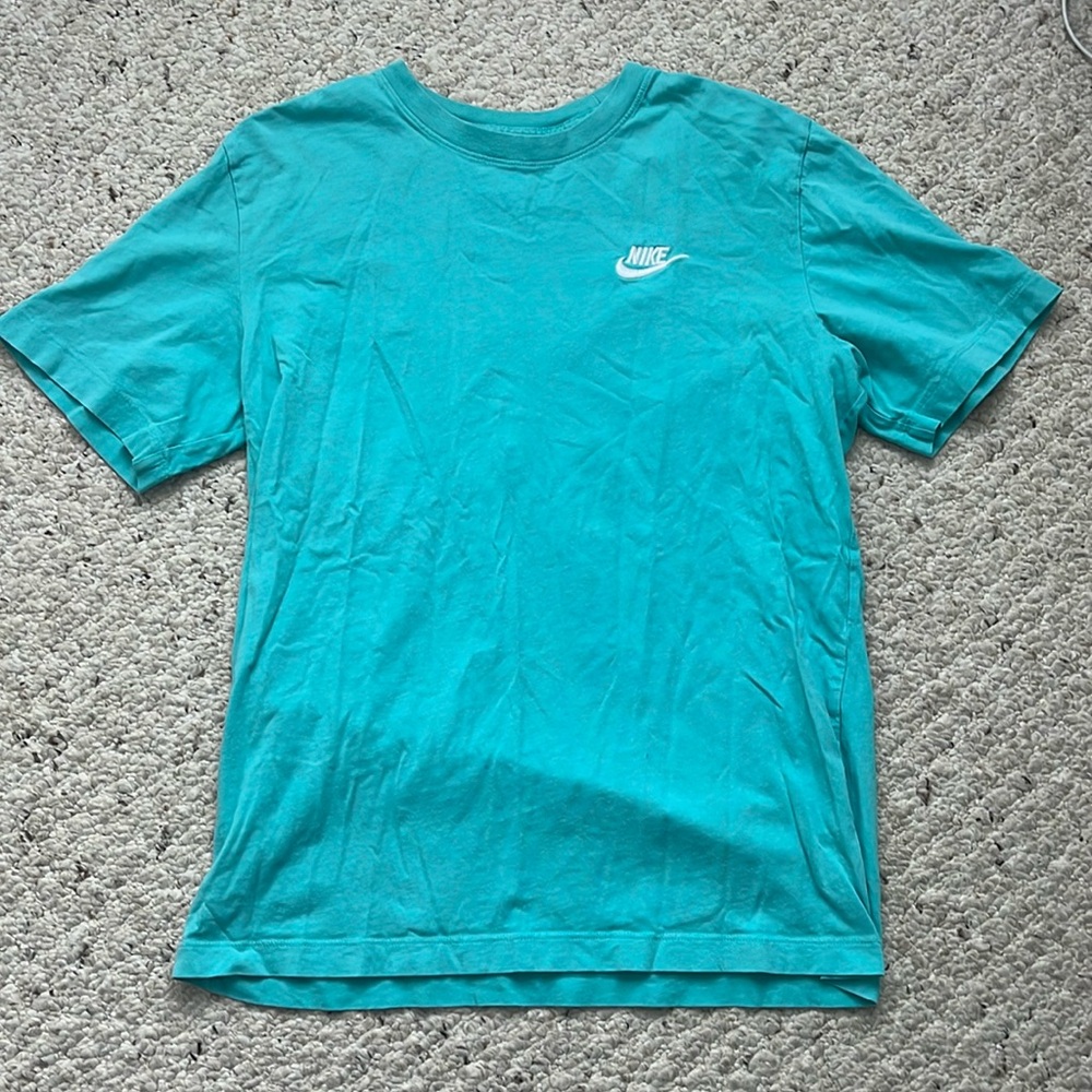 Men’s Nike t-shirt